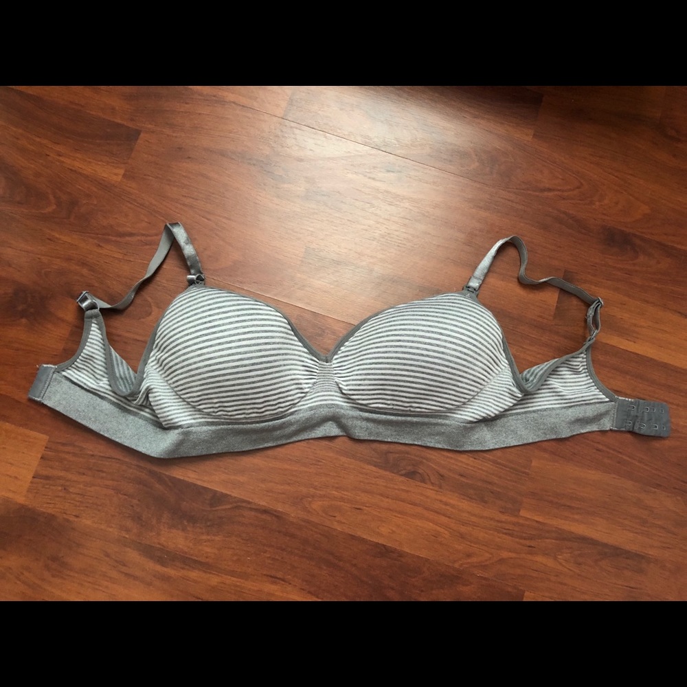Gilligan & O’Malley Size Medium Nursing Bra